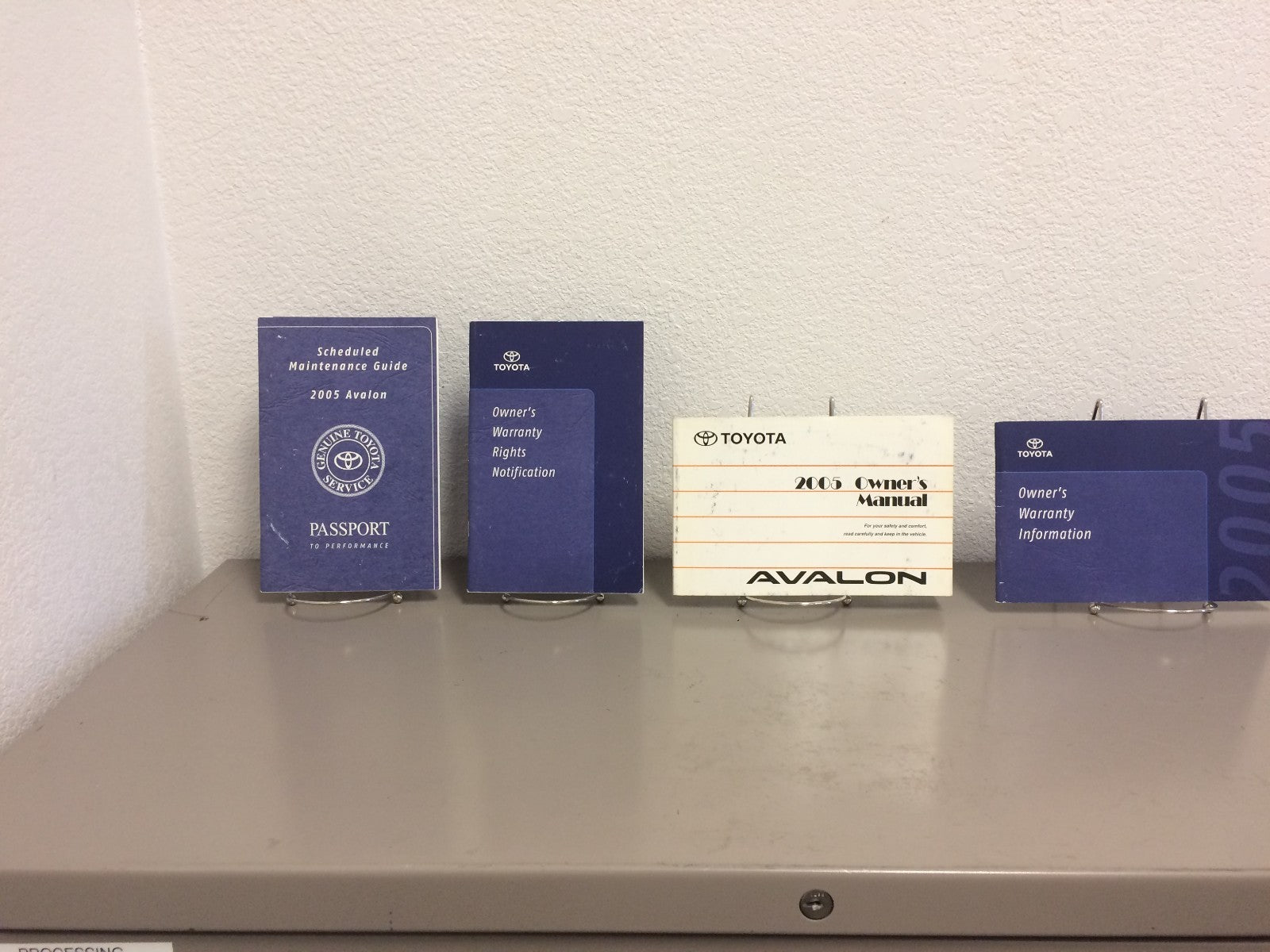 2005 Toyota Avalon OEM Owner's Manual w/ Supplements - Free Shipping
