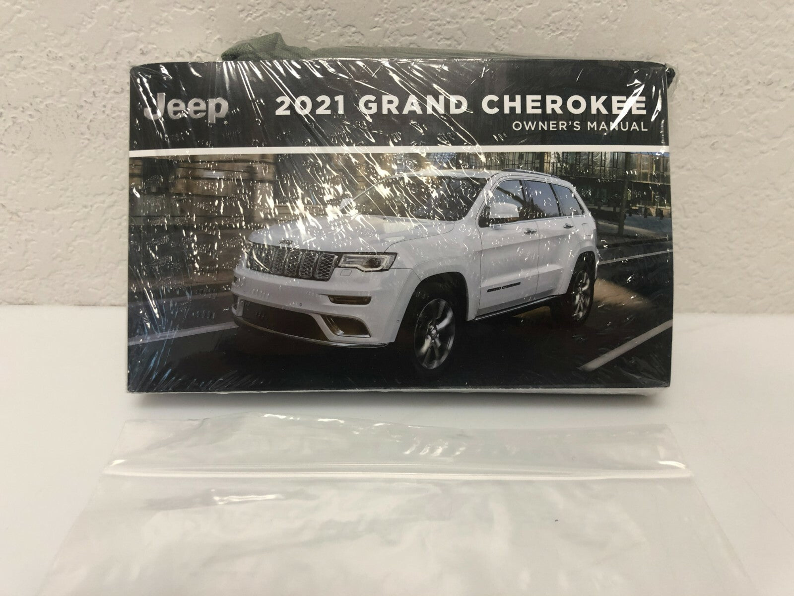 2021 Jeep Grand Cherokee OEM Owner's Manual w/Jeep Case Sealed--Free Shipping
