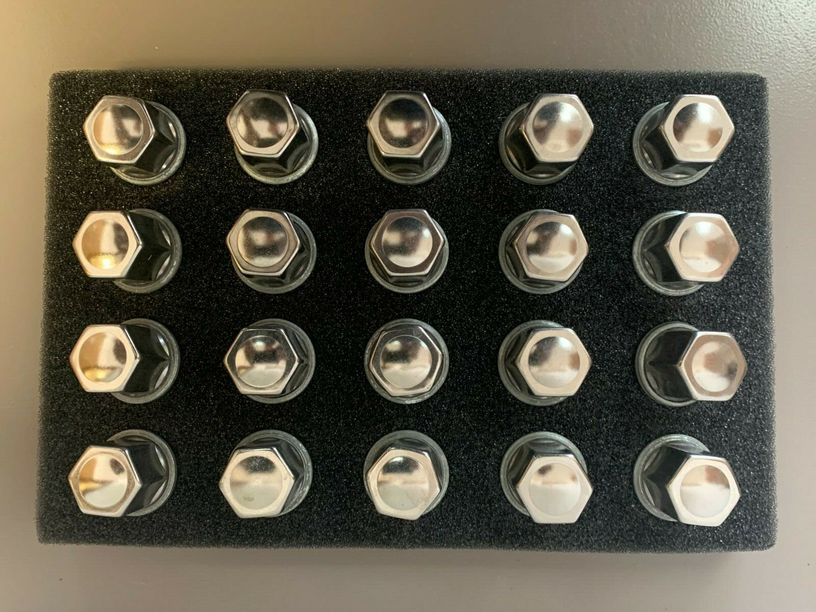 GENUINE OEM LAND ROVER EVOQUE VELAR LR2 WHEEL LUG NUTS-FULL SET OF 20-LR0001381