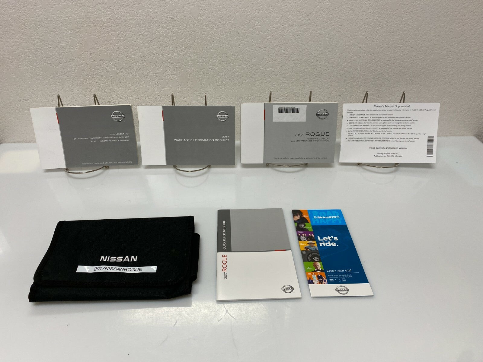 2017 Nissan Rogue Genuine OEM Owner's Manual Set W/Case & Free Shipping!