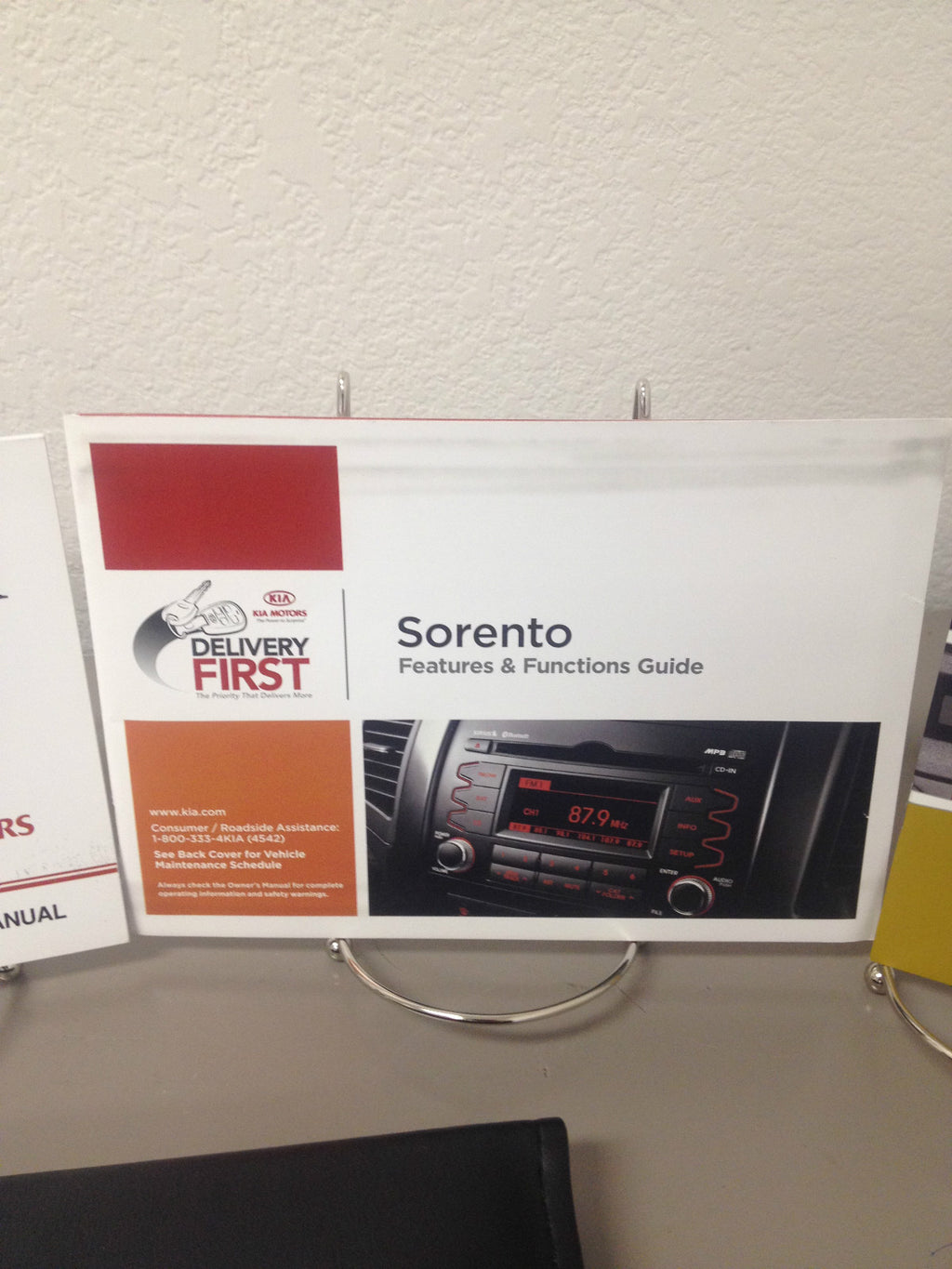 2011 Kia Sorento Genuine OEM Owner's Manual Set w/Kia Case--Free Shipping!
