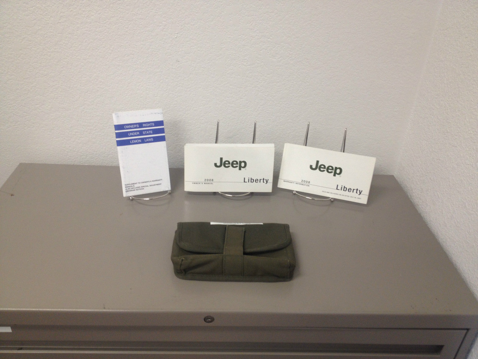 2008 Jeep Liberty Genuine OEM Owner's Manual Set w/Jeep Case--Free Shipping!!!