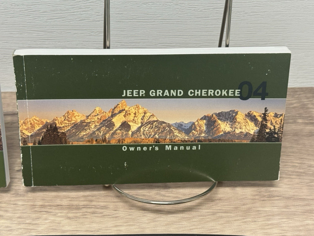 2004 Jeep Grand Cherokee Genuine OEM Owner's Manual Set with Case