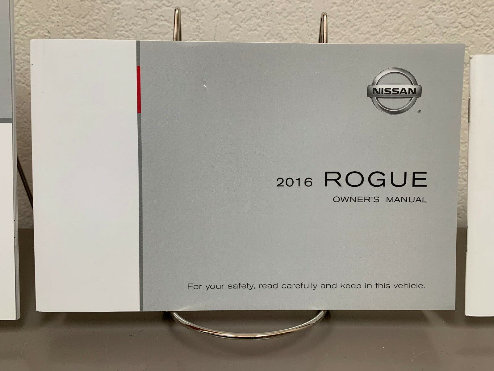 2016 Nissan Rogue Genuine OEM Owner's Manual Set w/Nissan Case--Free Shipping!!!