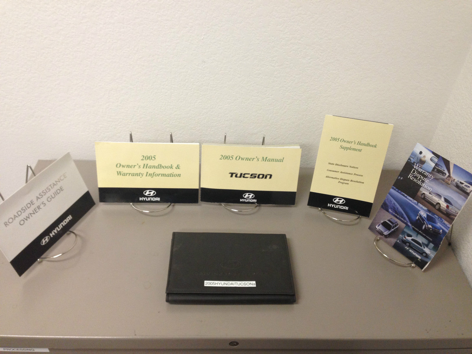 2005 Hyundai Tucson Genuine OEM Owner's Manual Set w/Case--Free Shipping!