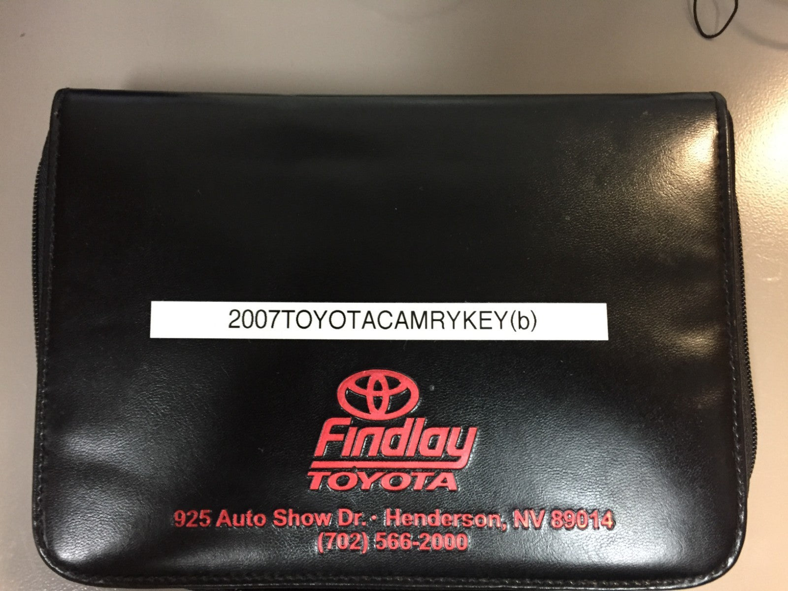 2007 Toyota Camry Genuine OEM Owner's Manual Set w/ Toyota Case & Bonus Key FOB!