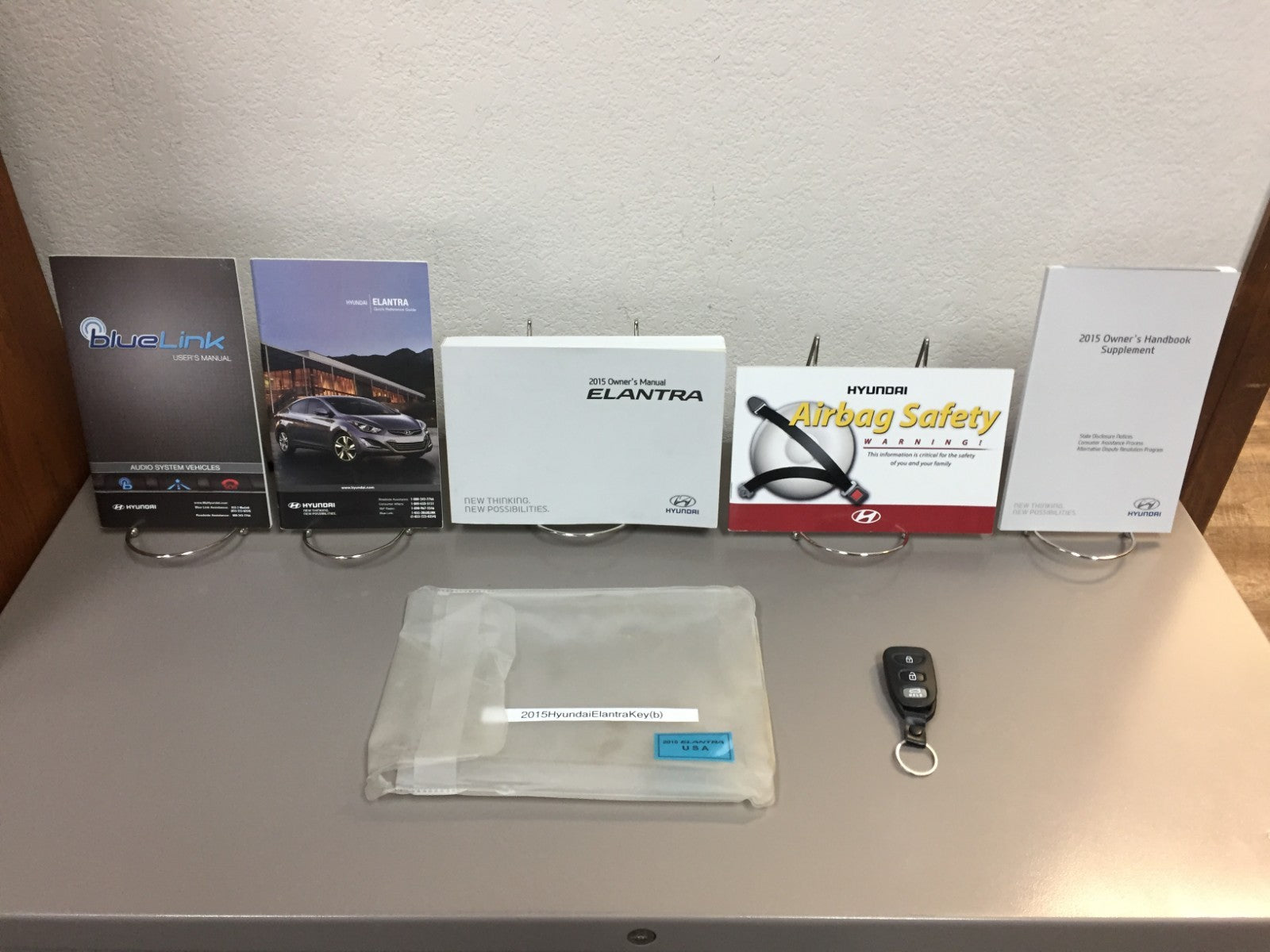 2015 Hyundai Elantra Sedan Genuine OEM Owner's Manual Set w/Case & Bonus Key FOB