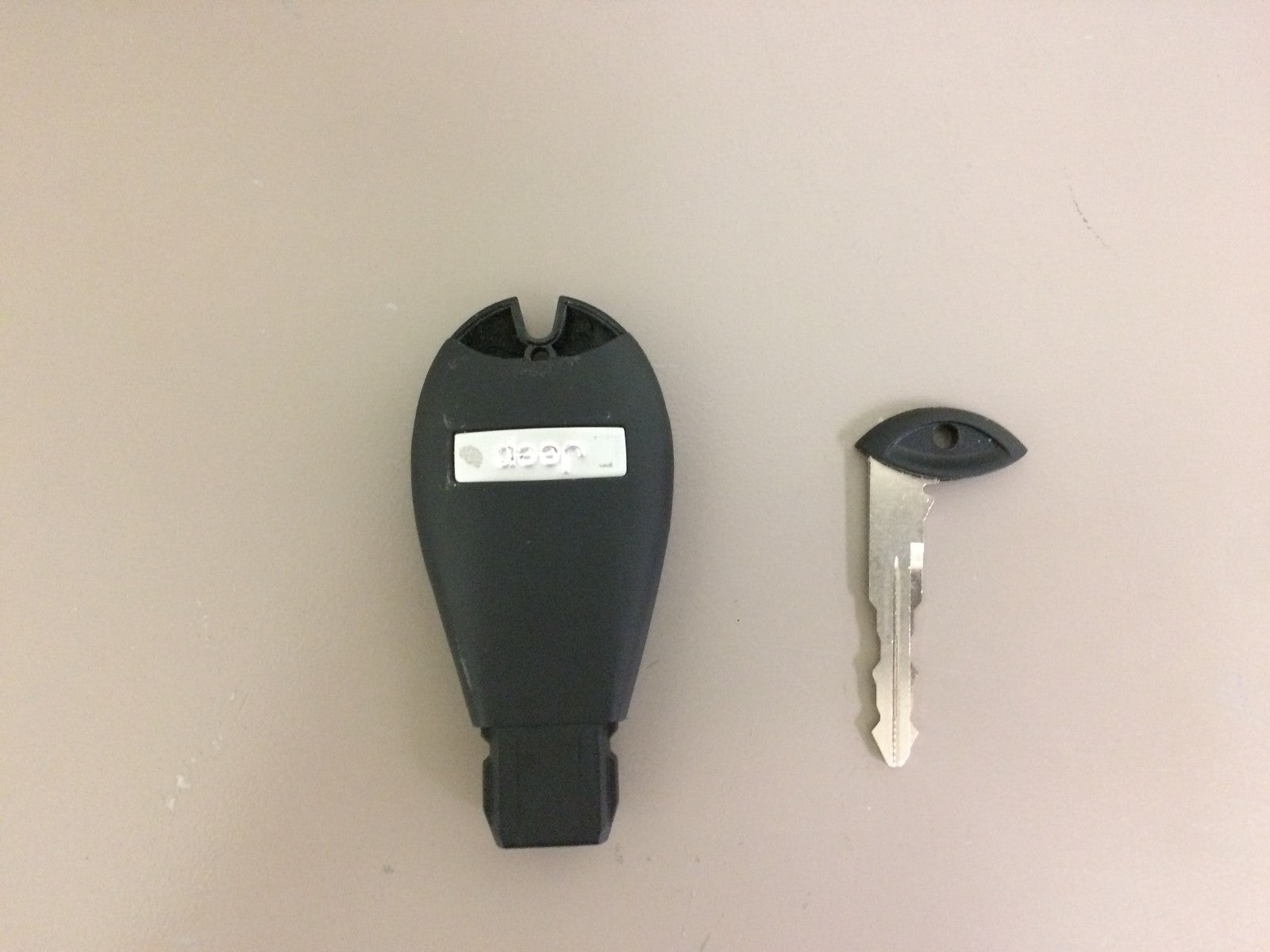 2016 Jeep Cherokee Genuine OEM Owner's Manual Set w/Case & Bonus Key FOB
