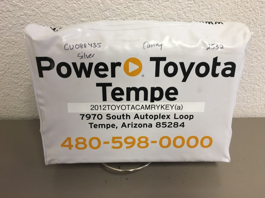 2012 Toyota Camry Genuine OEM Owner's Manual Set w/Case & Bonus Key FOB