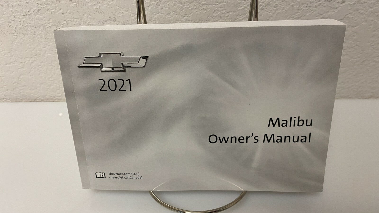 2021 Chevrolet Chevy Malibu Genuine OEM Owner's Manual Set -- Free Shipping!