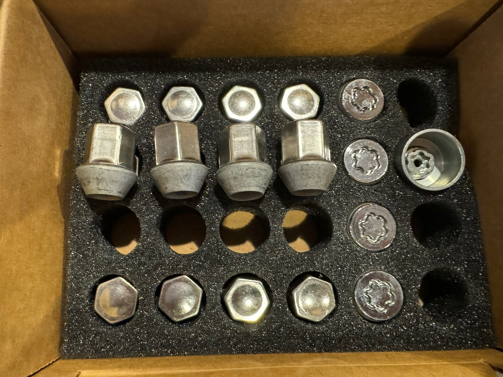 GENUINE OEM LAND ROVER EVOQUE VELAR LR2 LOCKING LUG NUT SET-LR0001381