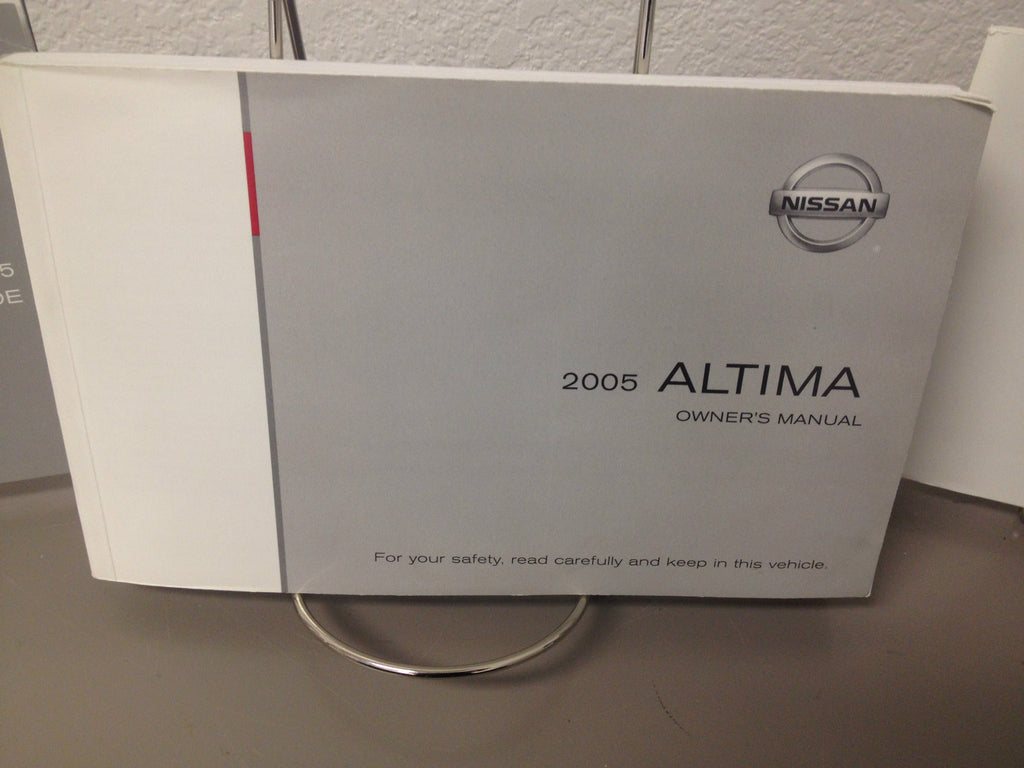 2005 Nissan Altima Genuine OEM Owner's Manual Set w/Nissan Case--Free Shipping!
