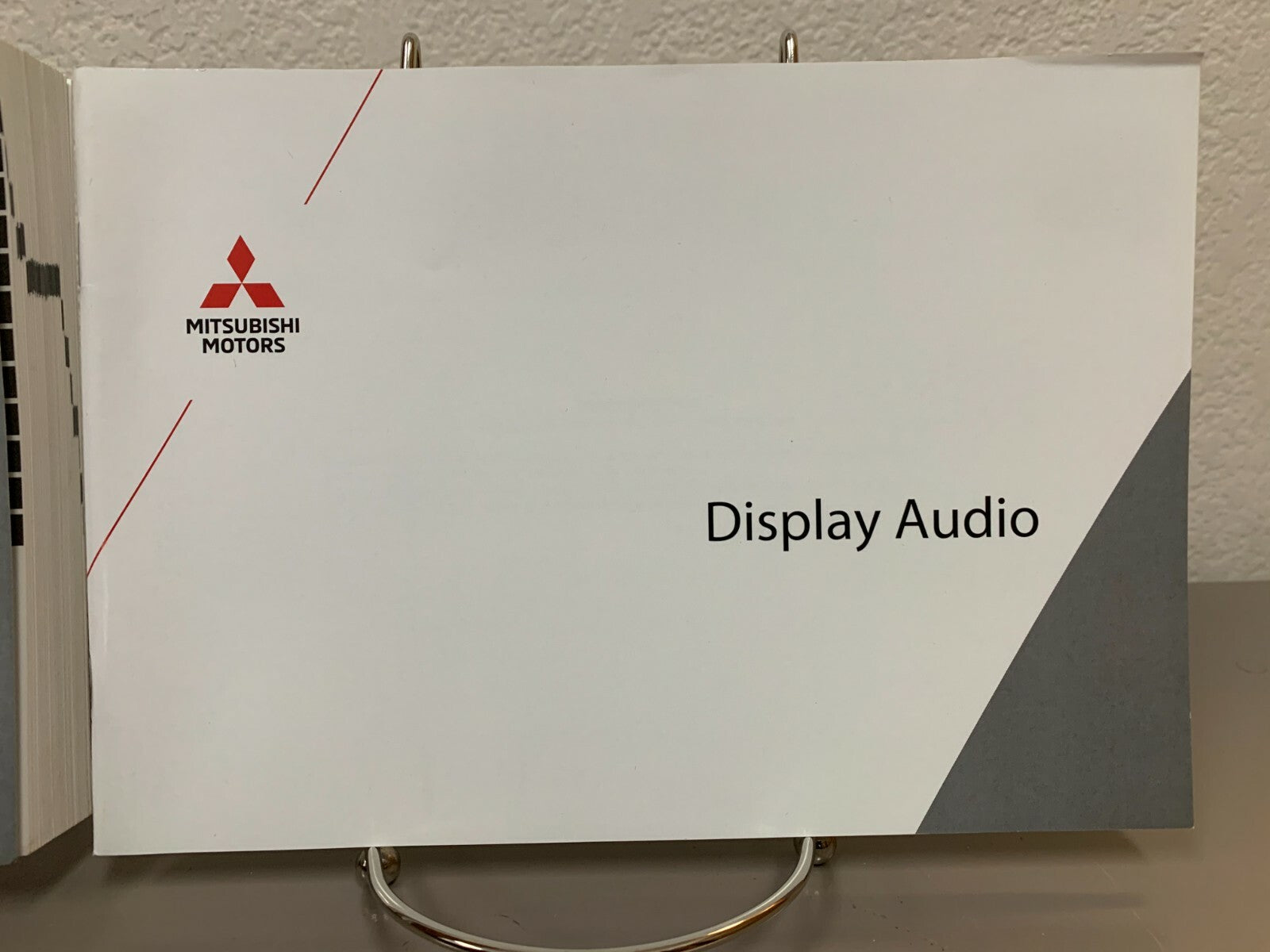 2019 Mitsubishi Eclipse Cross Genuine Owner's Manual Set w/Case & First Aid Kit