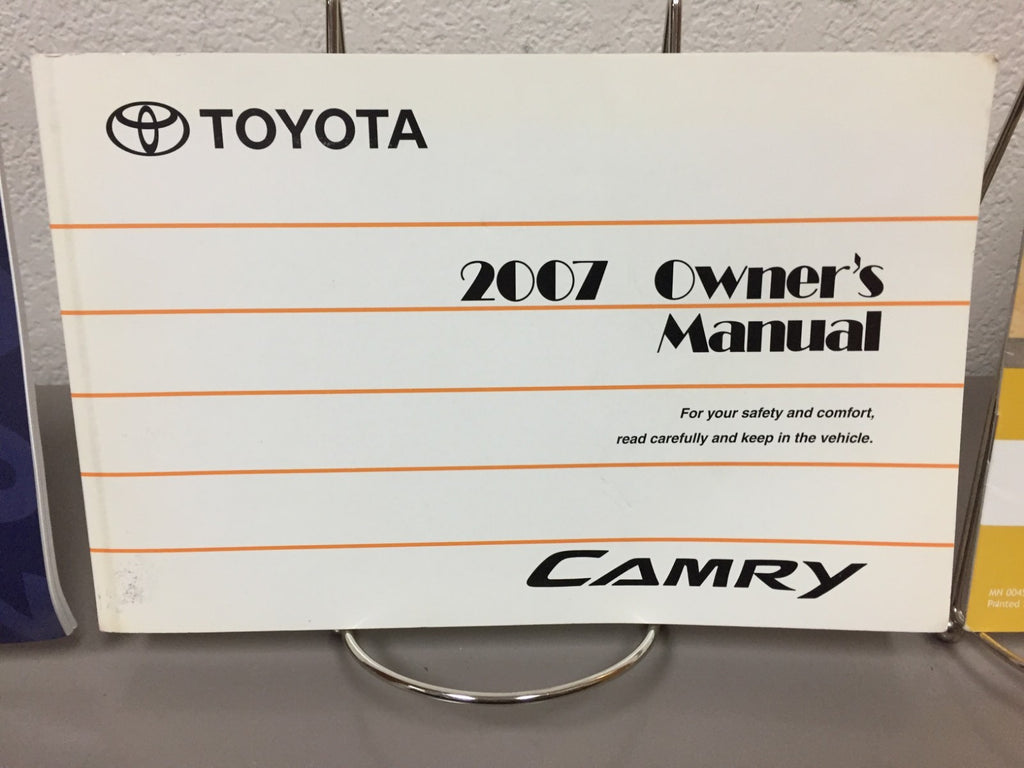 2007 Toyota Camry Genuine OEM Owner's Manual Set w/ Toyota Case & Bonus Key FOB!