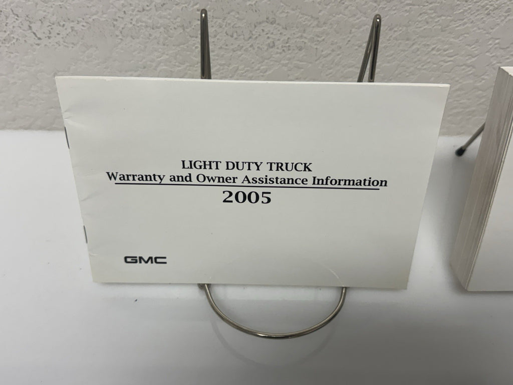 2005 GMC Yukon / Yukon XL Genuine OEM Owner's Manual Set w/GMC Case