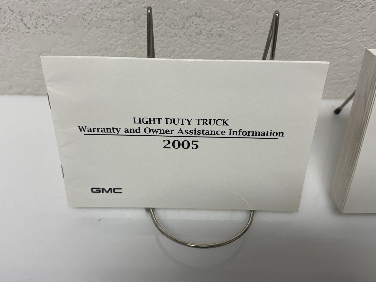 2005 GMC Yukon / Yukon XL Genuine OEM Owner's Manual Set w/GMC Case