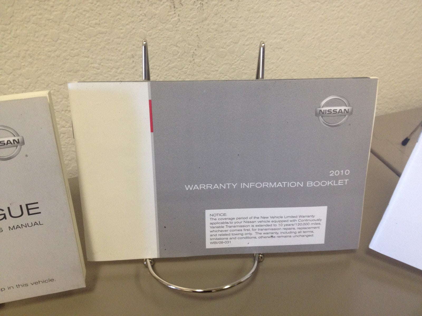2010 Nissan Rogue Genuine OEM Owner's Manual Set w/Nissan Case--Free Shipping!!!