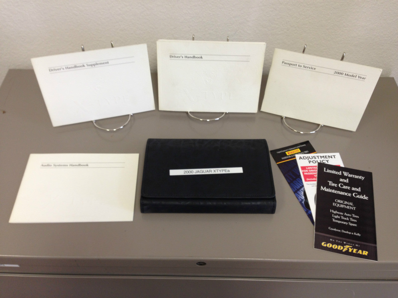 2000 Jaguar X-Type OEM Owner's Manual -- Fast Free Shipping to All 50 States