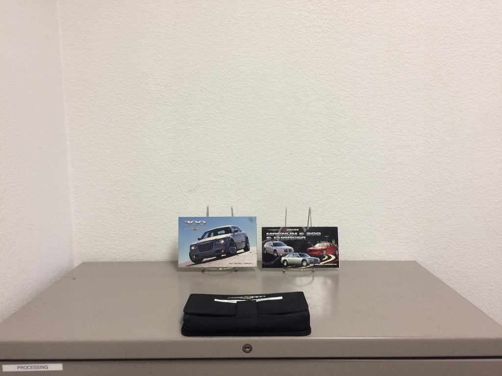 2007 Chrysler 300 Genuine OEM Owner's Manual Set w/Case--Free Shipping!