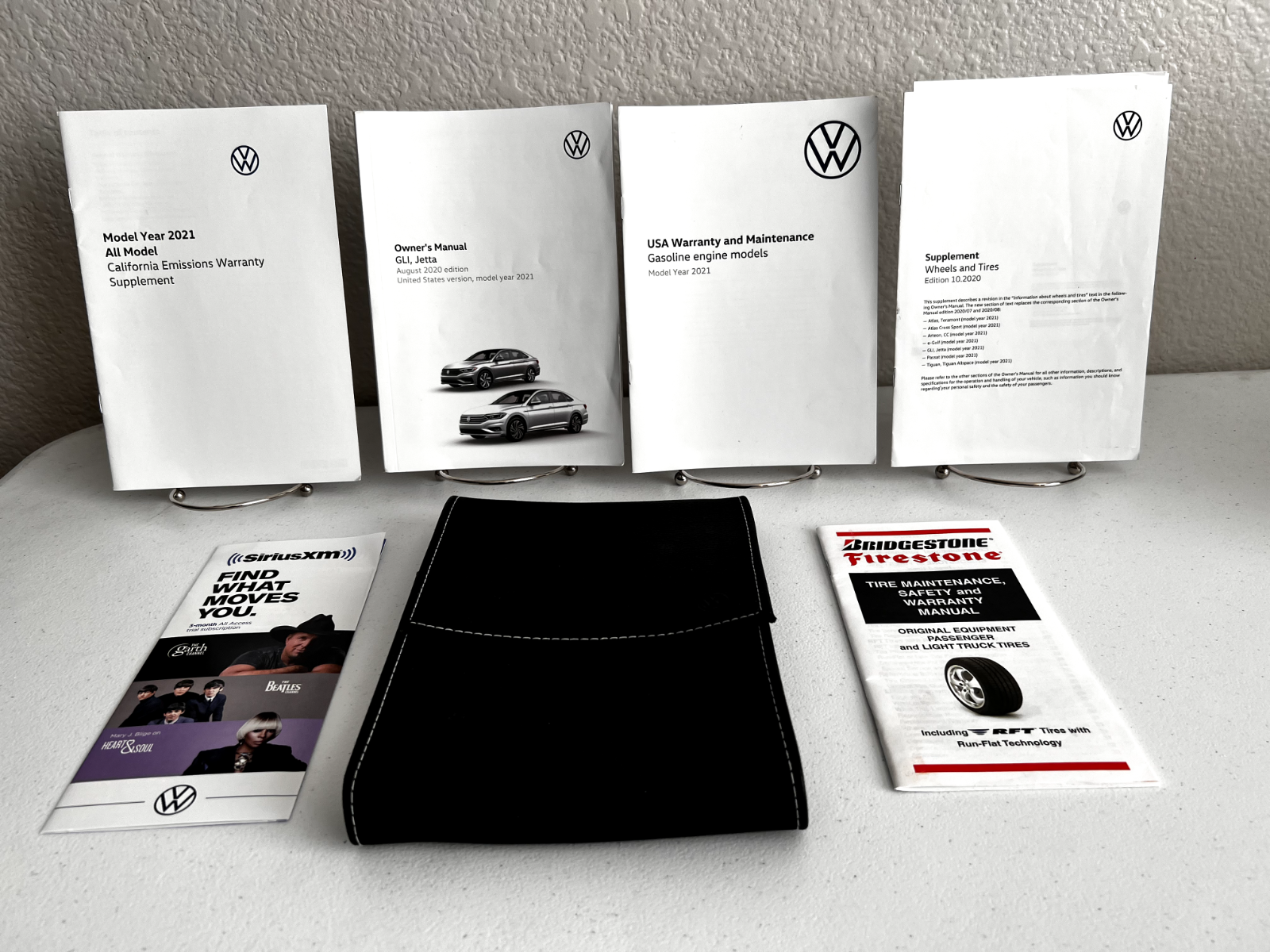2021 Volkswagen GLI Jetta Owner's Manual Set w/case and free shipping