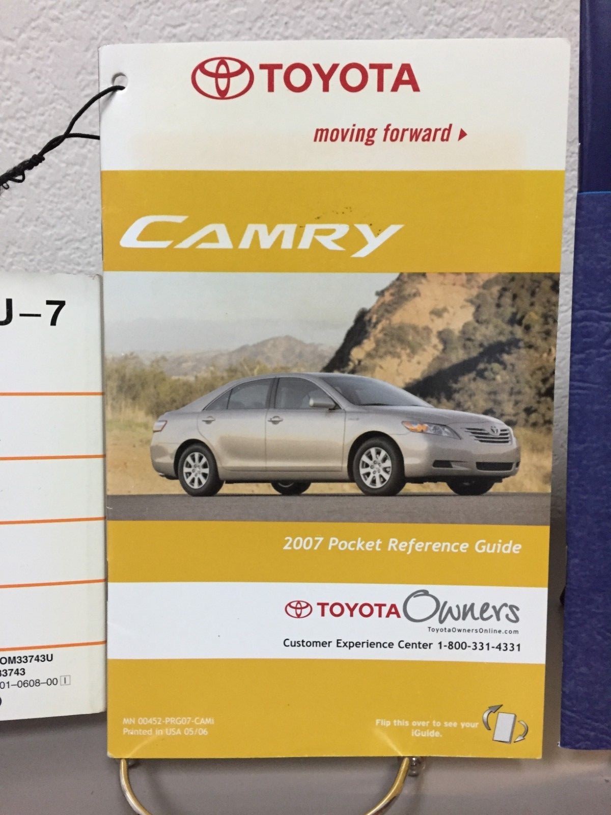 2007 Toyota Camry Genuine OEM Owner's Manual Set w/ Toyota Case & Bonus Key FOB!