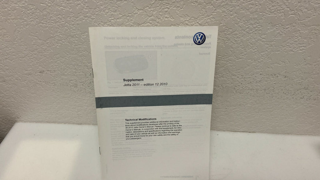 2011 Volkswagen VW Jetta Genuine OEM Owner's Manual Set w/Case Free Shipping!!!