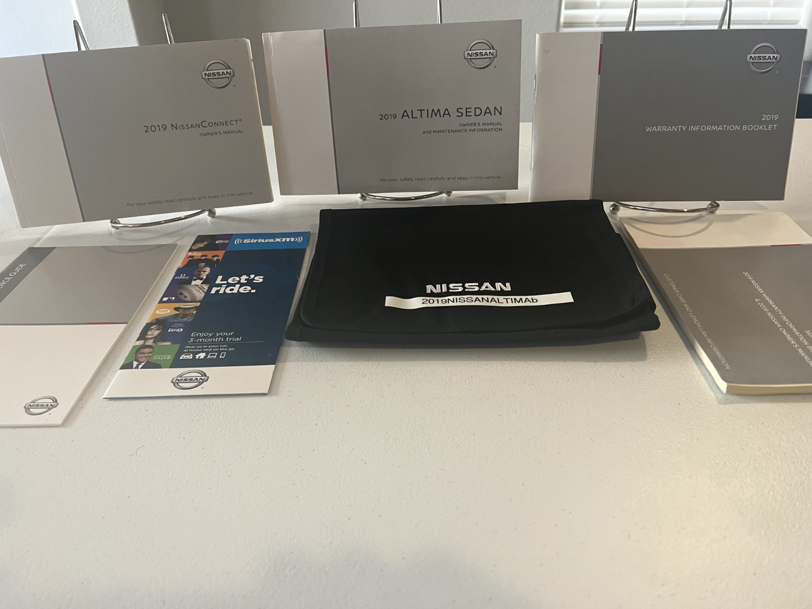 2019 Nissan Altima OEM Owner's Manual Set with Navigation Manual & Case