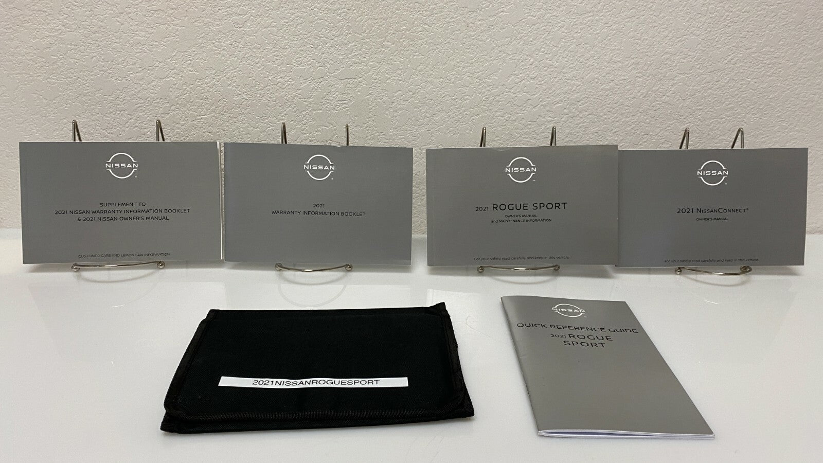 2021 Nissan Rogue Sport Genuine OEM Owner's Manual Set W/Case & Free Shipping!
