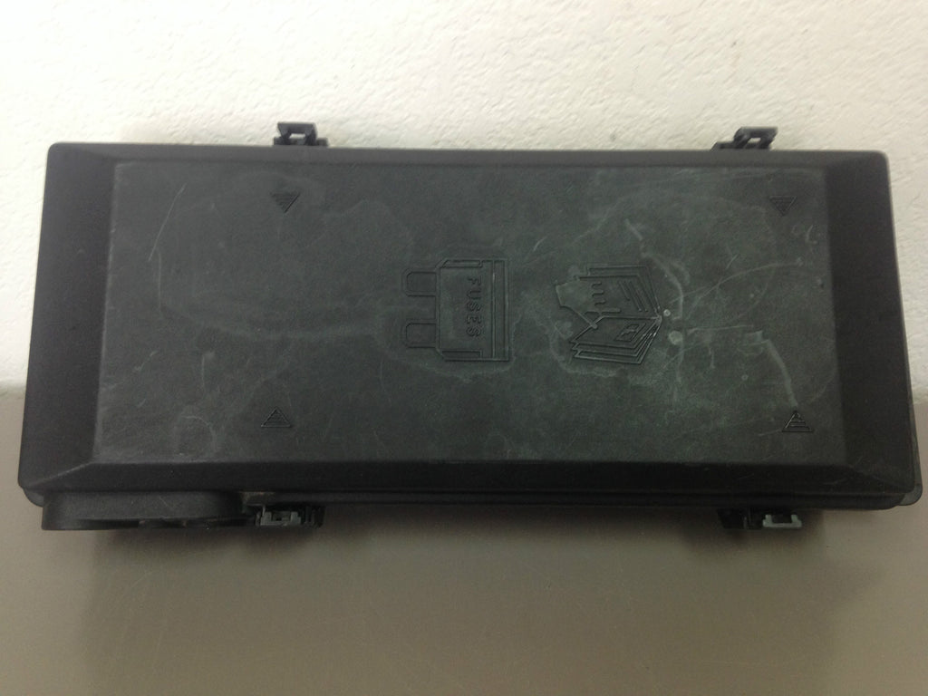 99 00 01 02 03 04 Land Rover Discovery II Fuse Box With Fuses Relays YQE000310