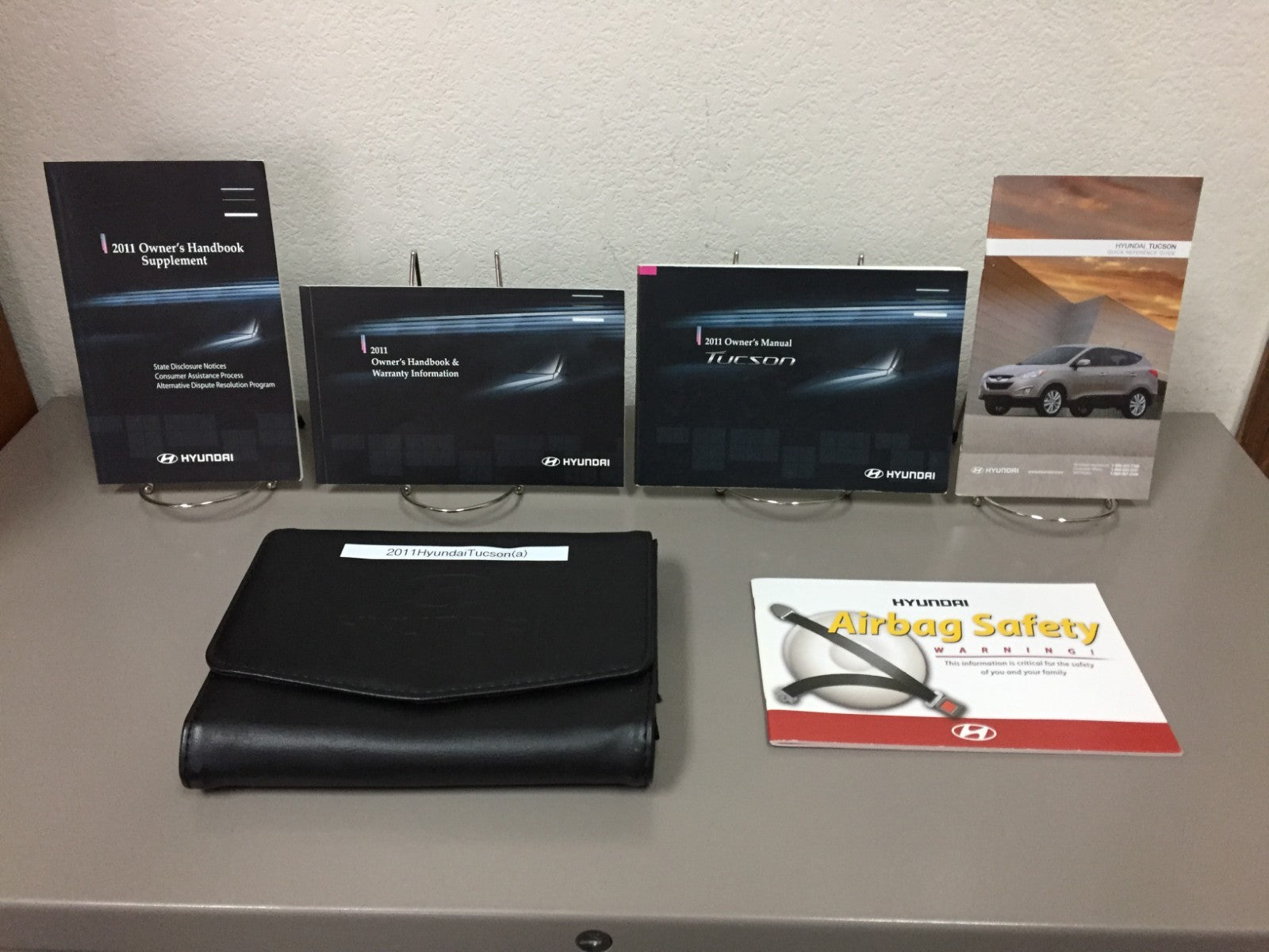 2011 Hyundai Tucson Genuine OEM Owner's Manual Set w/Hyundai Case-Free Shipping!