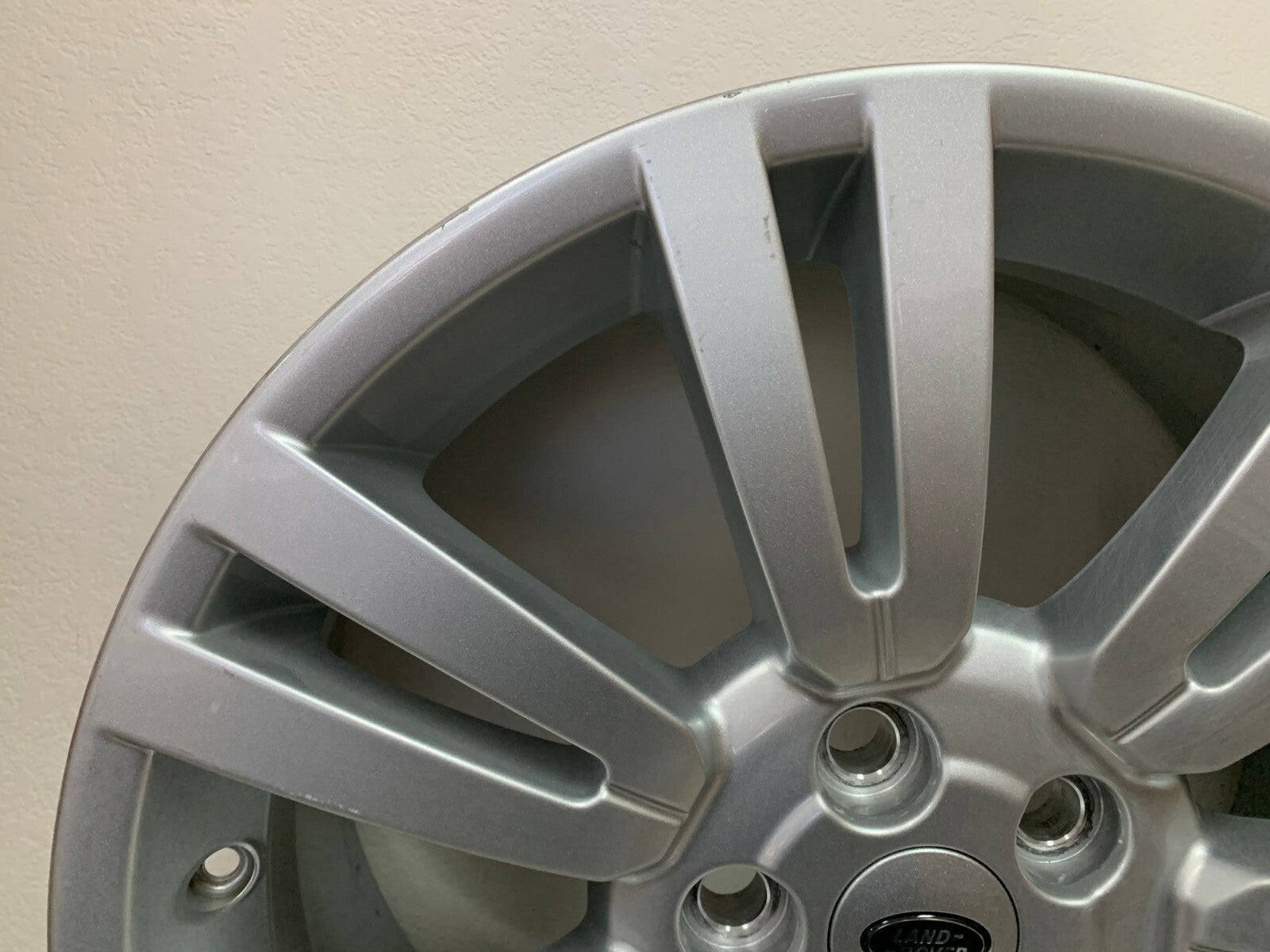 2010-2012 Range Rover Genuine OEM Wheel Rim Sparkle Silver Finish LR008766