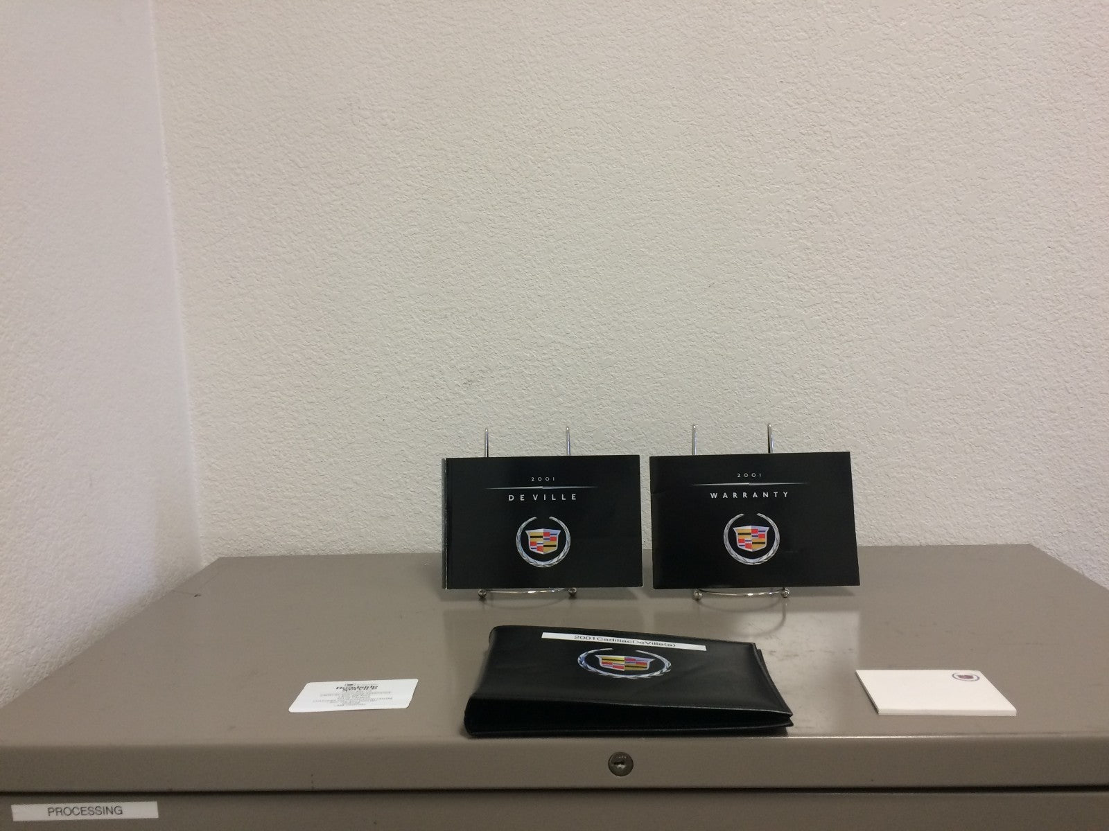 2001 Cadillac DeVille Genuine OEM Owner's Manual Set w/Case--Free Shipping!
