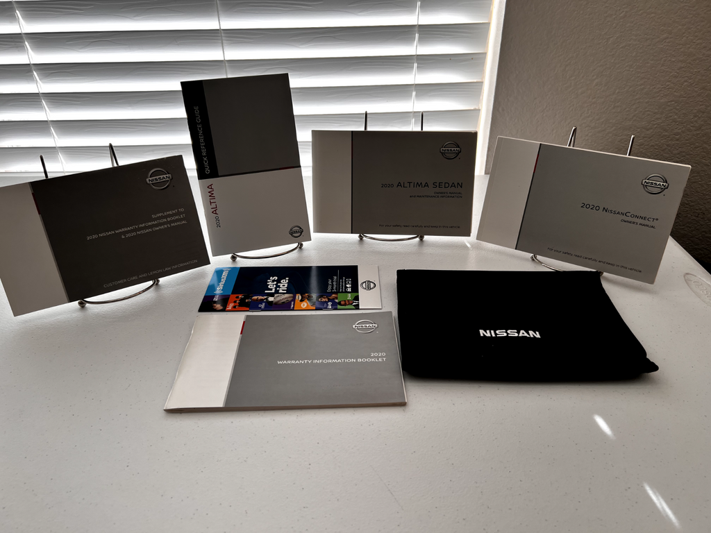 2020 Nissan Altima Sedan OEM Owner's Manual & Case--Free Shipping!