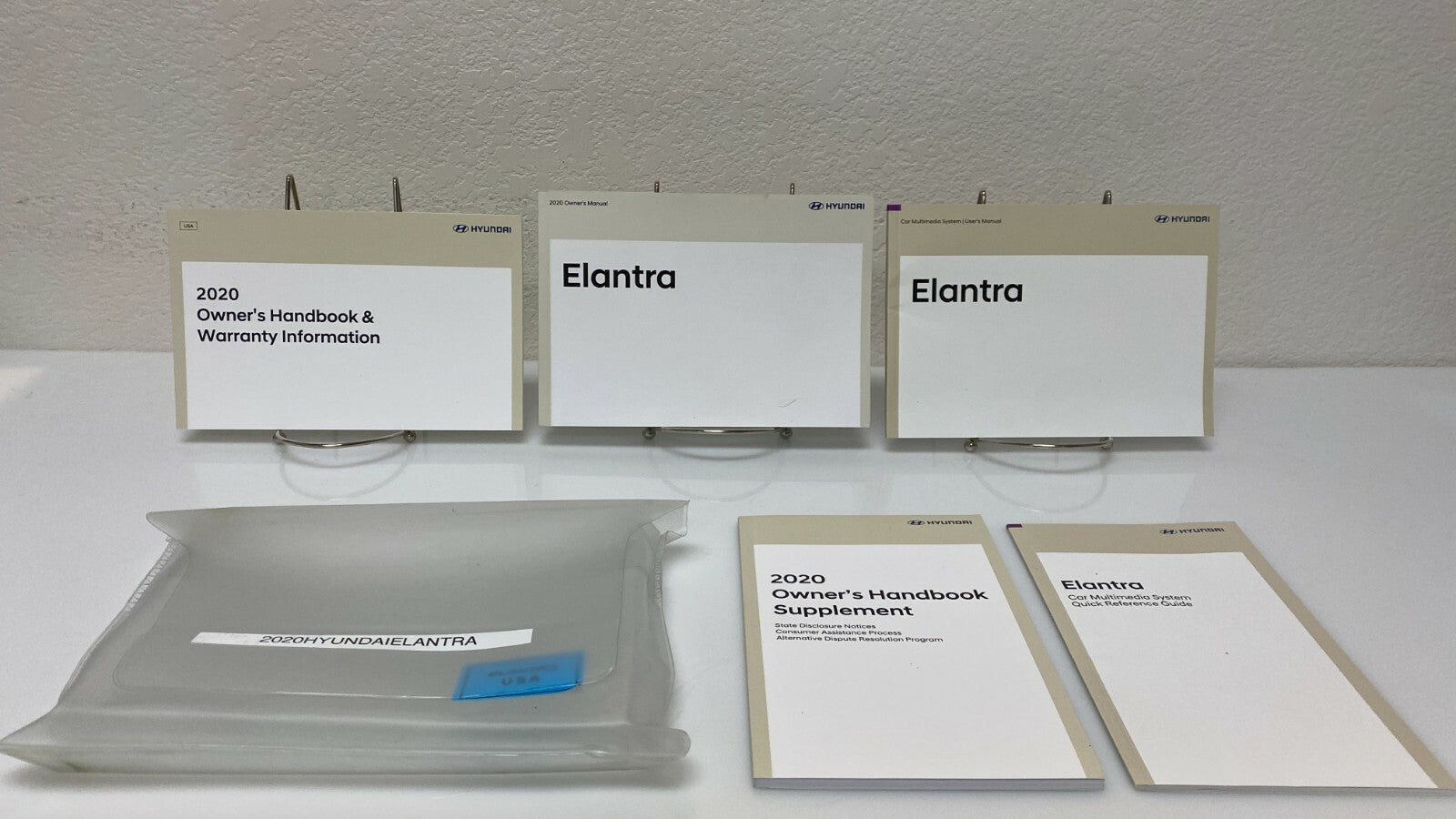 2020 Hyundai Elantra Genuine OEM Owner's Manual Set w/Clear Case-Free Shipping!