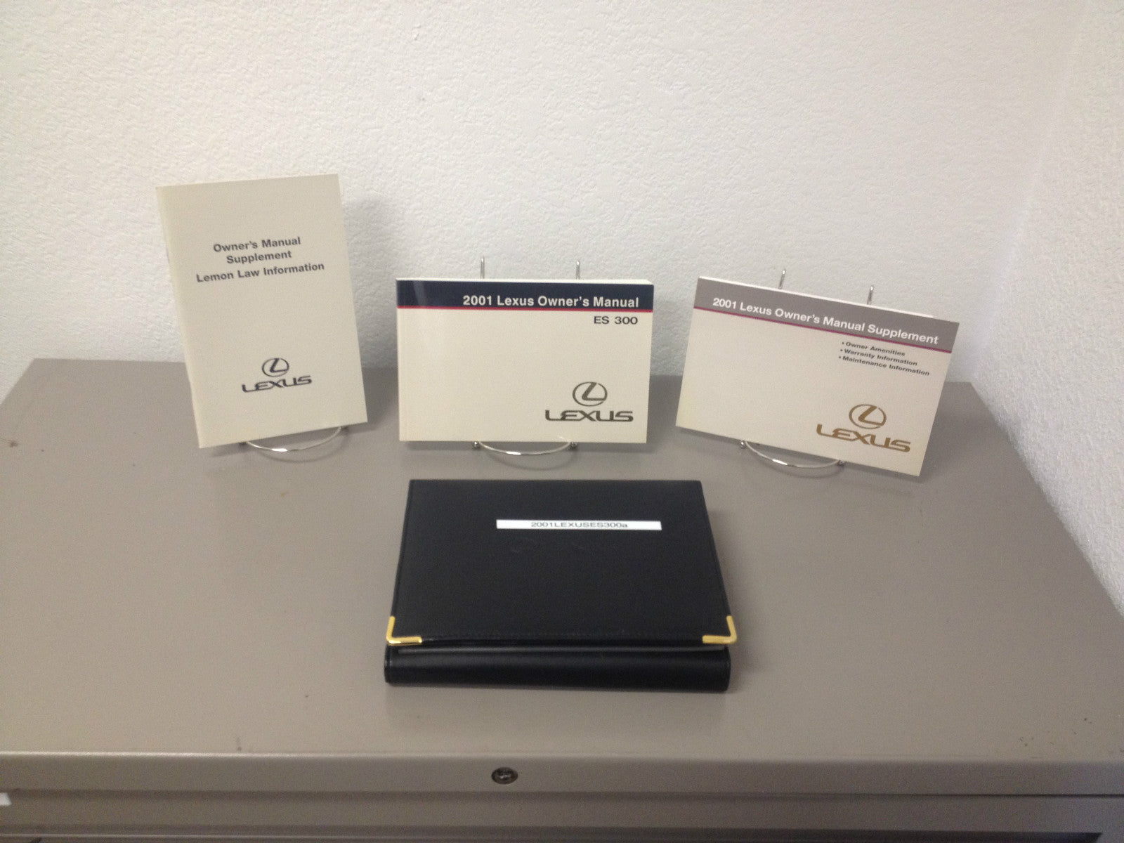 2001 Lexus ES 300 Genuine OEM Owner's Manual Set w/Case -- Free Shipping!