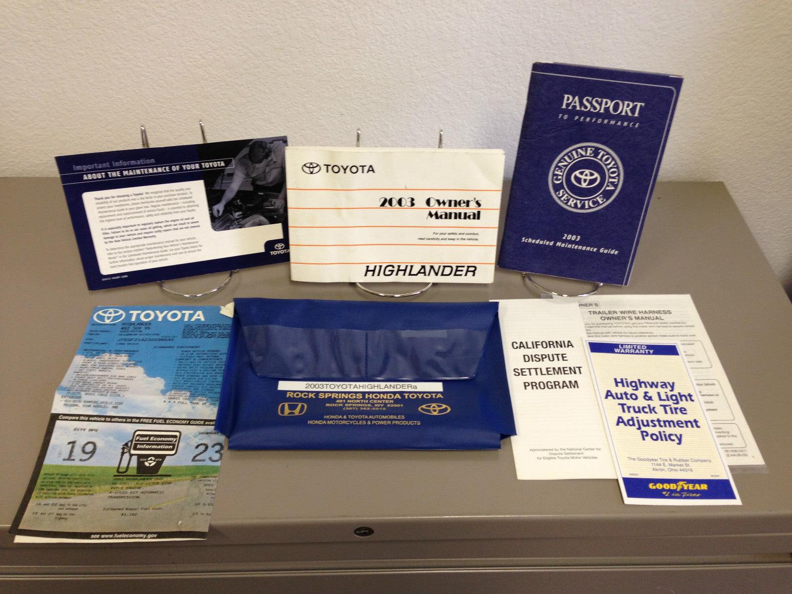 2003 Toyota Highlander OEM Owner's Manual w/ Supplements & Case - Free Shipping