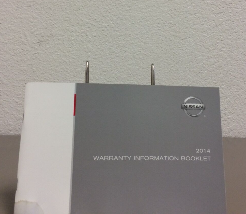 2014 Nissan Rogue Genuine OEM Owner's Manual Set w/Case & Navigation Manual