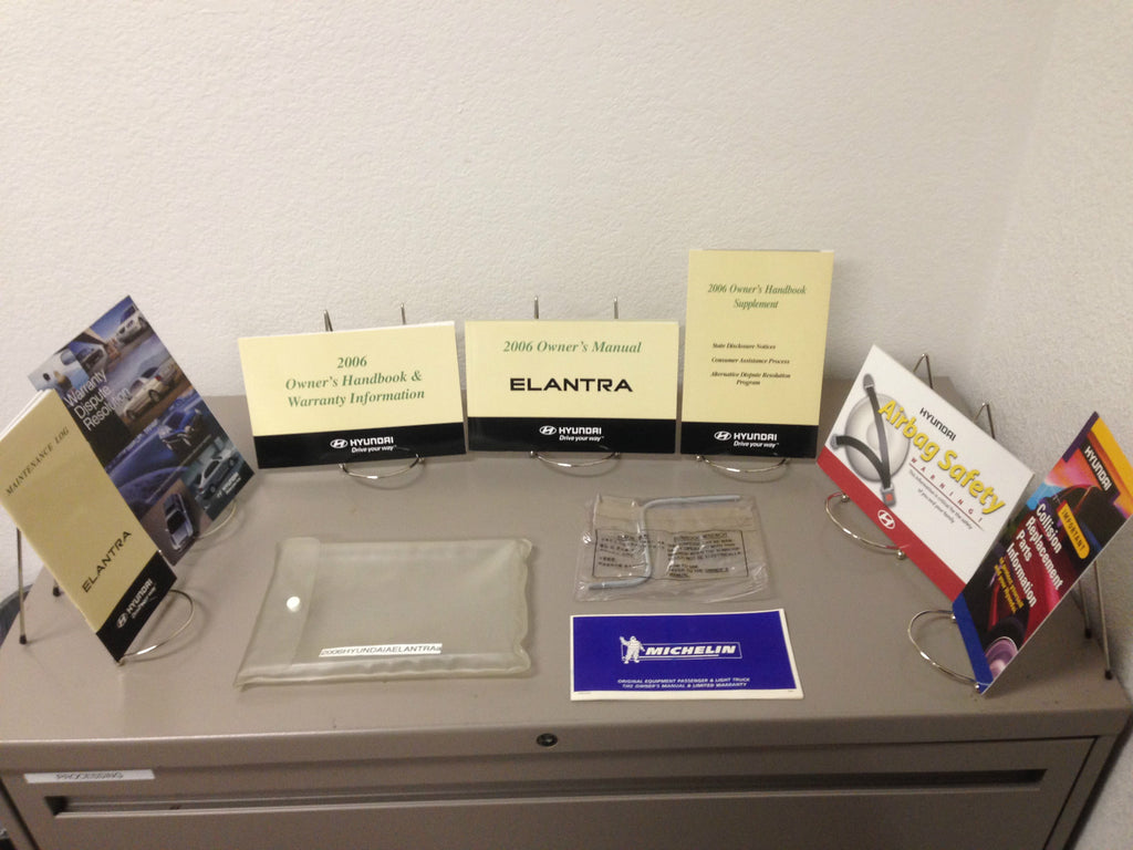 2006 Hyundai Elantra Sedan Genuine OEM Owner's Manual Set w/Case--Free Shipping!