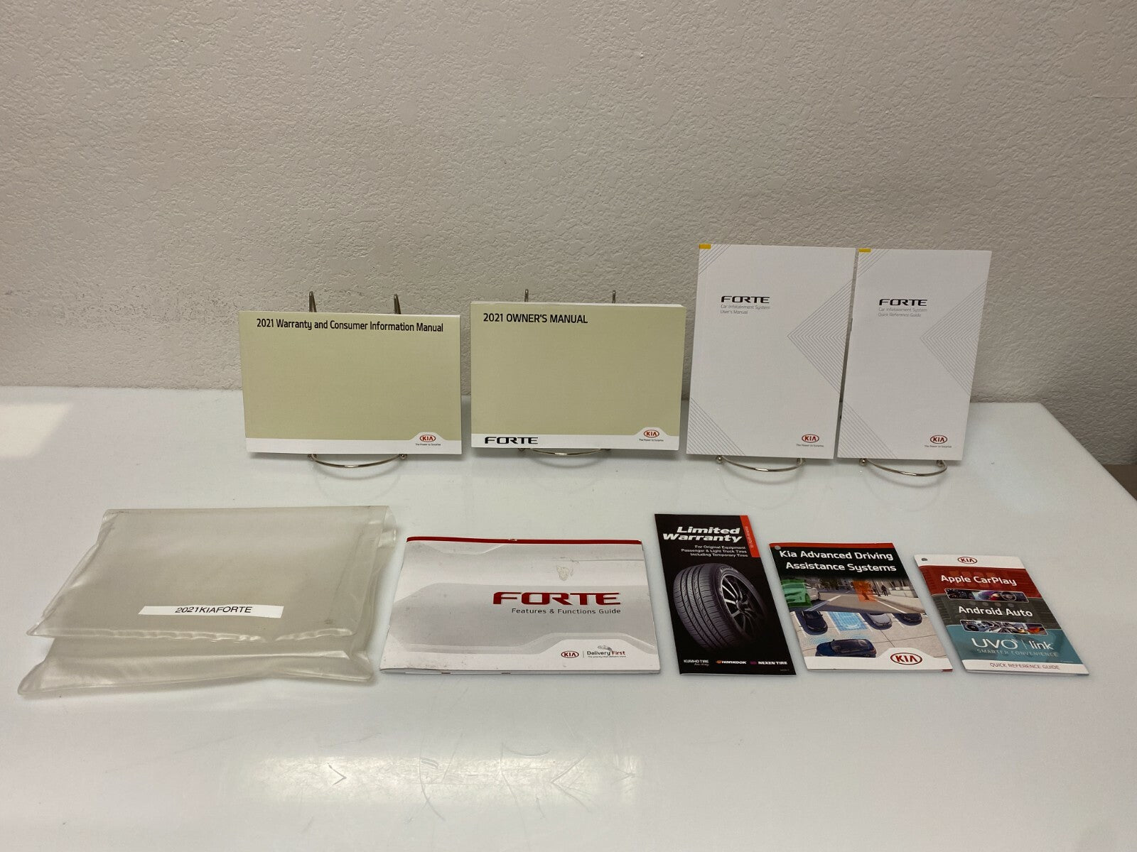 2021 Kia Forte Genuine OEM Owner's Manual w/Case --- Free shipping!!!