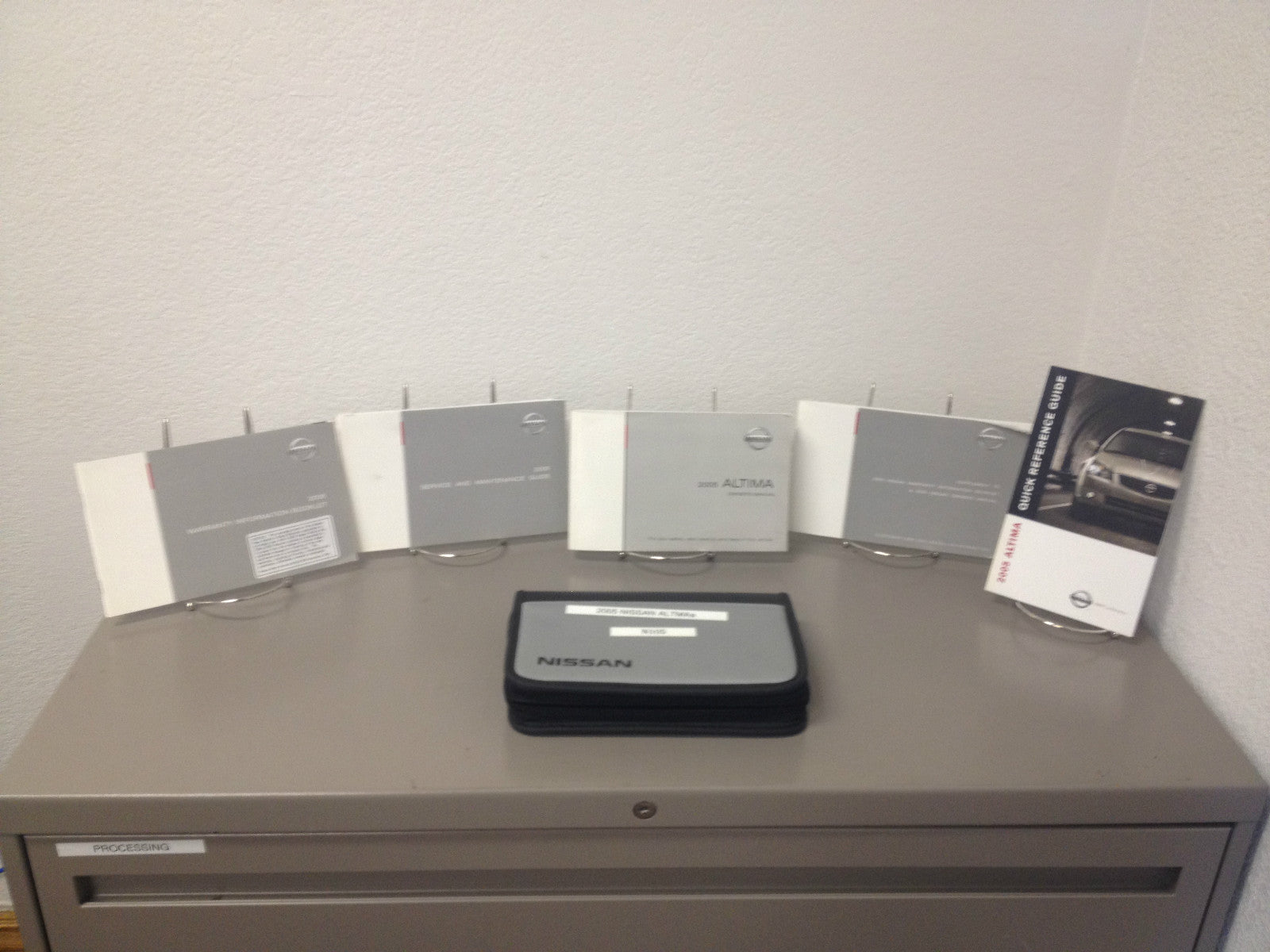 2005 Nissan Altima Genuine OEM Owner's Manual Set w/Nissan Case--Free Shipping!