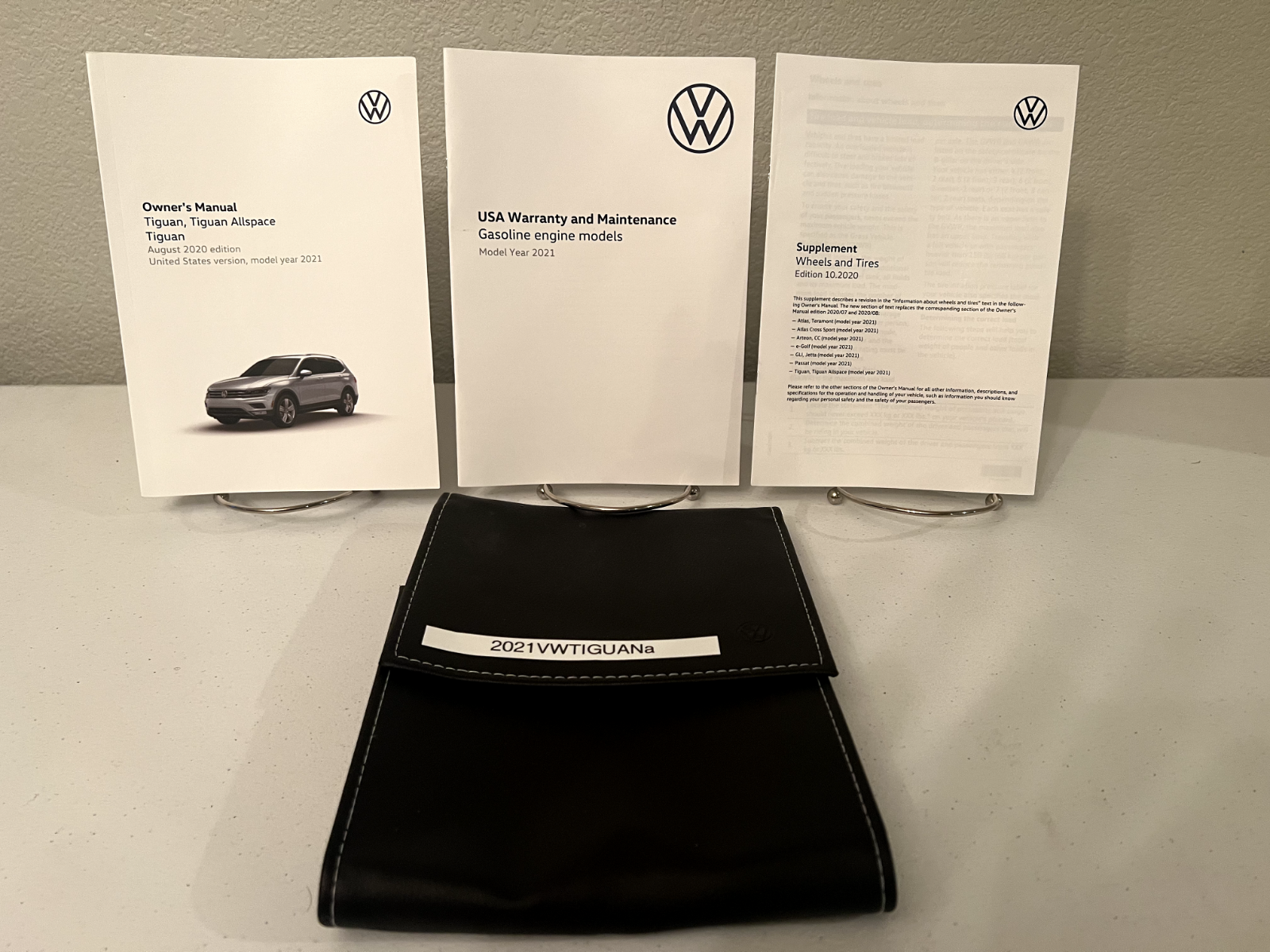 2021 Volkswagen VW Tiguan OEM Owner's Manual Set w/Case-Free Shipping