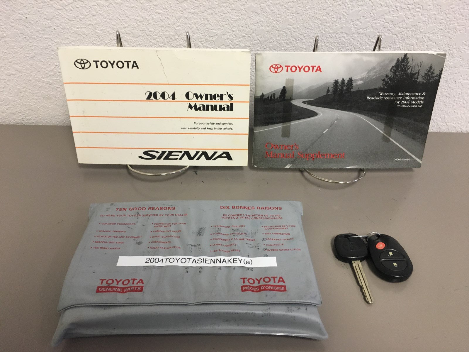 2004 Toyota Sienna Genuine OEM Owner's Manual Set w/Case & Bonus Key FOB