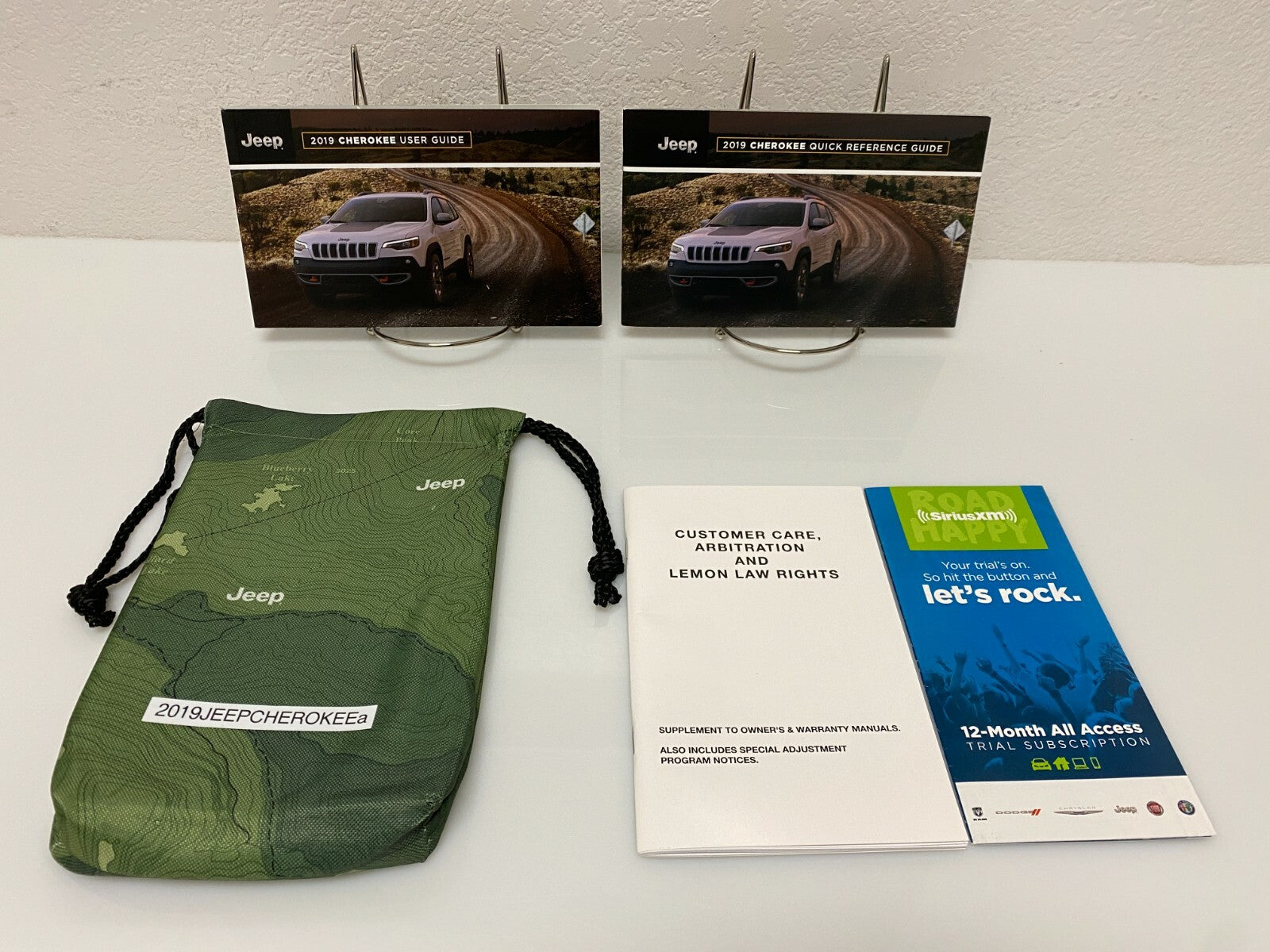 2019 Jeep Cherokee Genuine OEM Owner's Manual Set w/Jeep Case--Free Shipping!