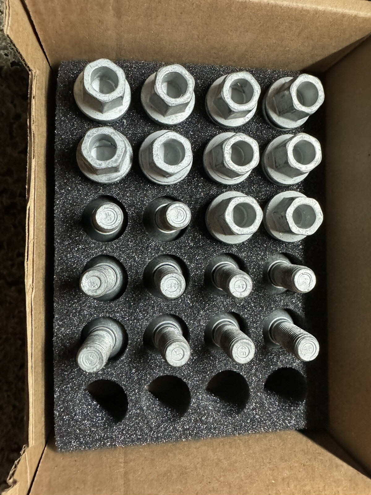 Genuine OEM 2022-2025 Range Rover L460 Sport L461 Wheel Lug Nut Bolts LR153880
