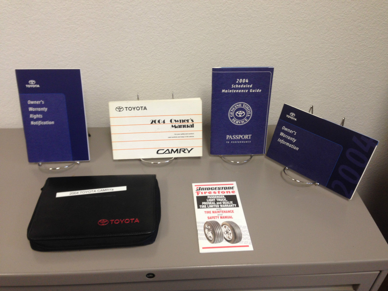 2004 Toyota Camry Genuine OEM Owner's Manual w/Supplements & Case-Free Shipping!