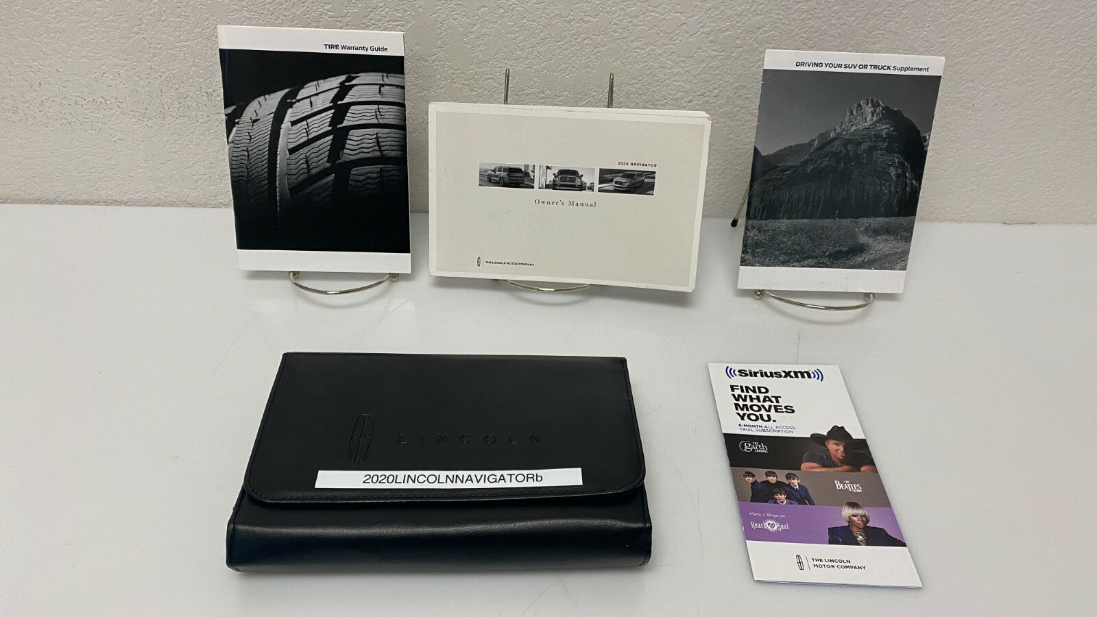 2020 Lincoln Navigator Genuine OEM Owner's Manual w/Navigation & Case