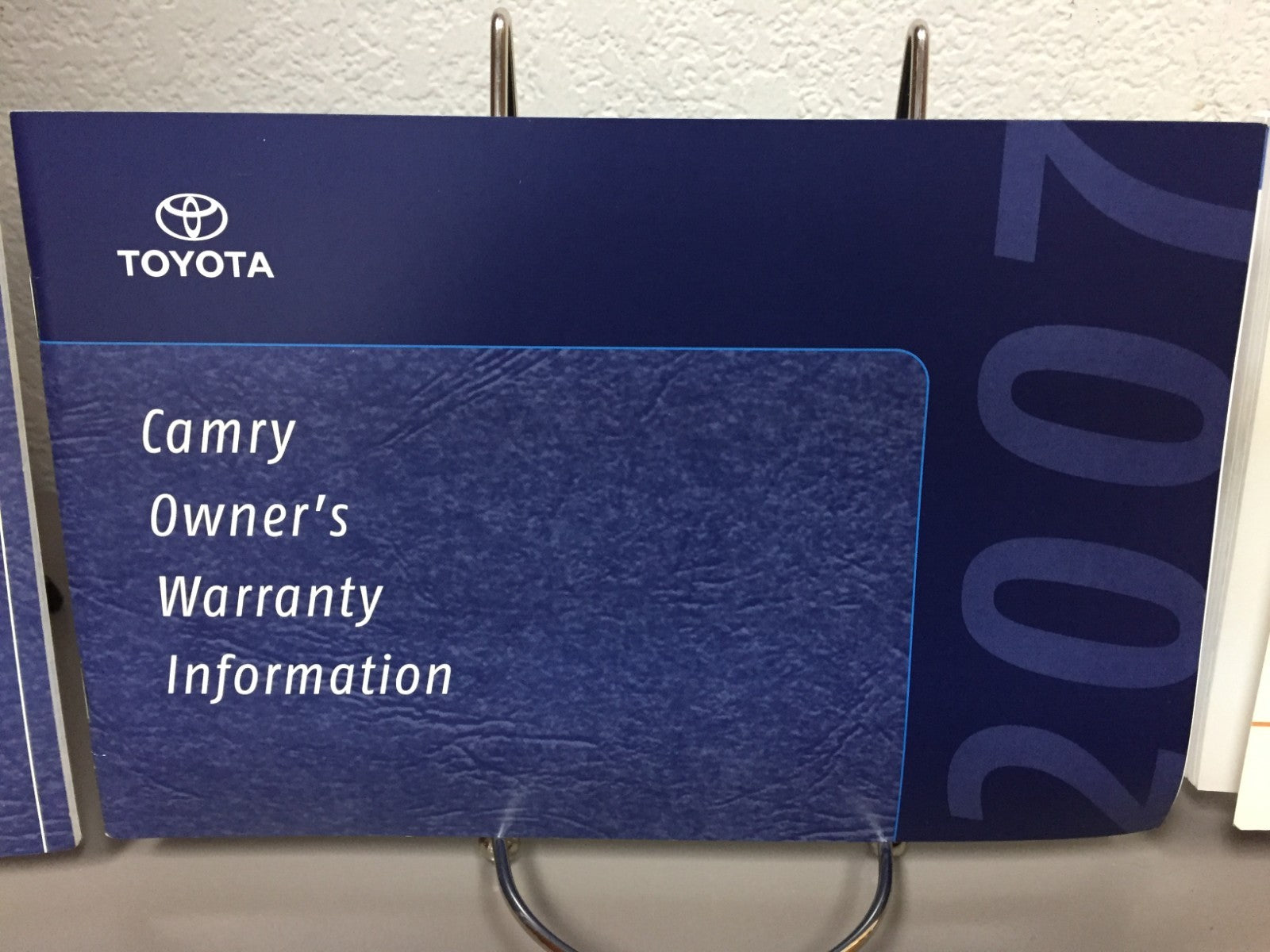 2007 Toyota Camry Genuine OEM Owner's Manual Set w/ Toyota Case & Bonus Key FOB!