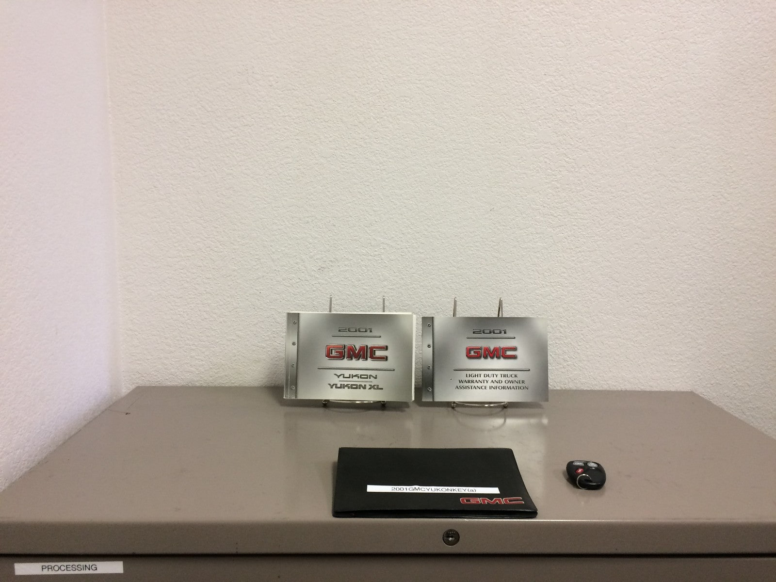 2003 GMC Yukon Denali / Yukon XL Denali OEM Owner's Manual Set w/Case & Key FOB