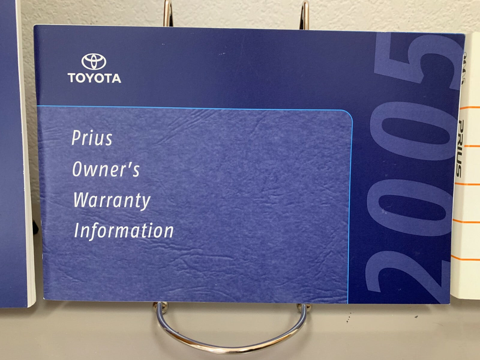 2005 Toyota Prius Genuine OEM Owner's Manual Set w/Toyota Case--Free Shipping!!!
