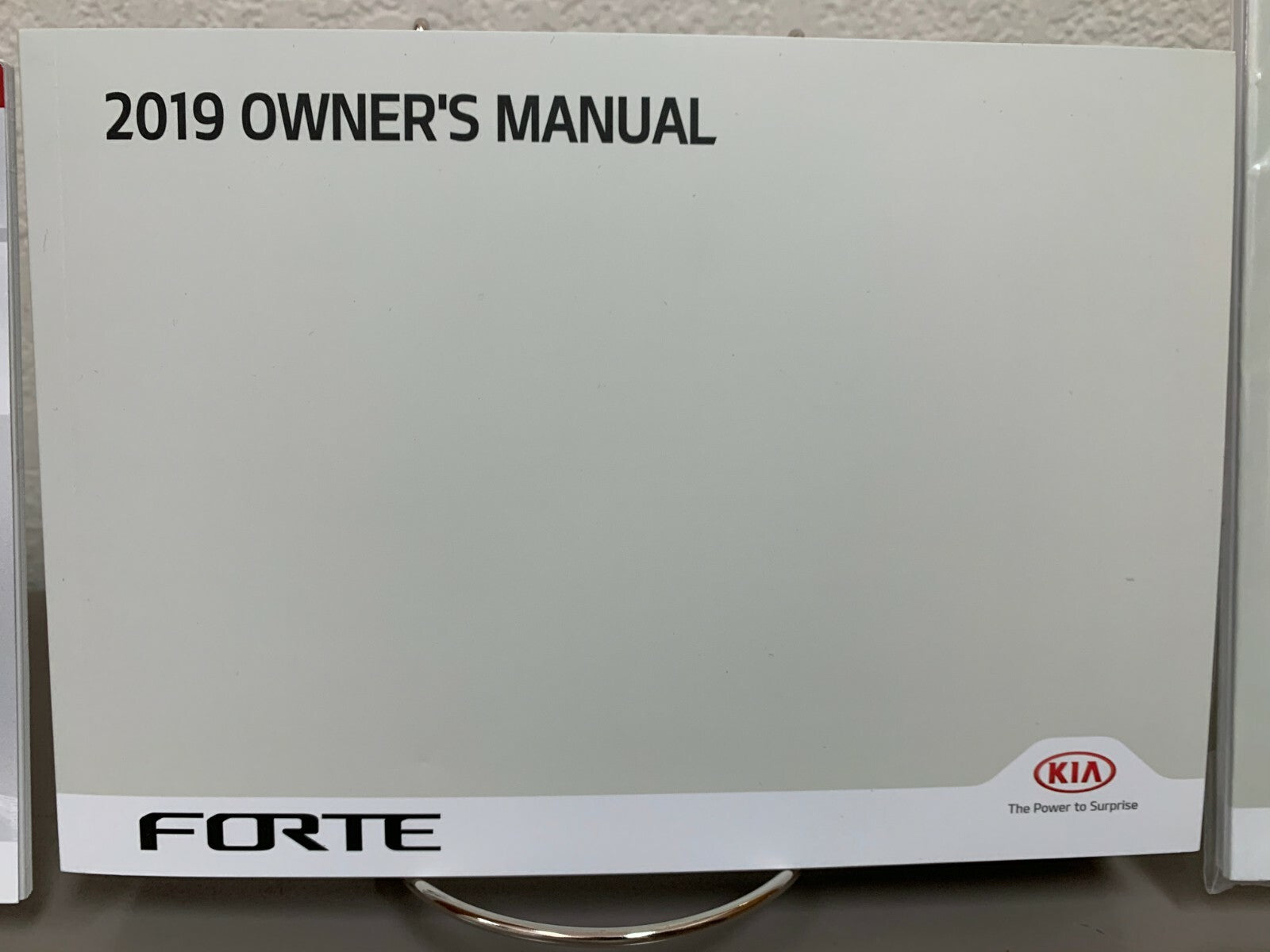 2019 Kia Forte Genuine OEM Owner's Manual Set w/Protective Case--Free Shipping!